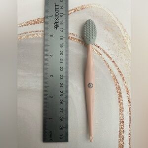 Pink and Gray Silicone Lip Scrub Brush